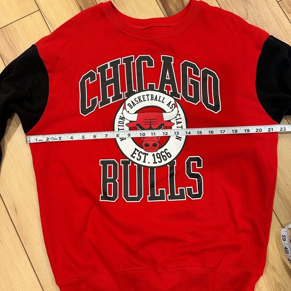 Chicago Bulls Sweatshirt - Picture 7 of 8